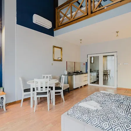 Red House - Kamienica Blisko Morza 3*