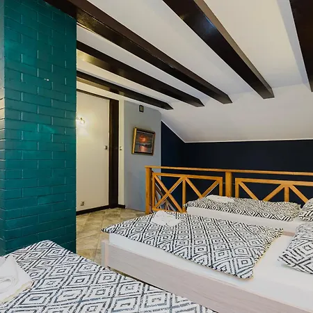 Red House - Kamienica Blisko Morza Konukevi 3*