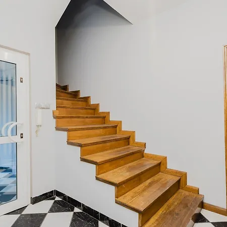 Guest house Red House - Kamienica Blisko Morza